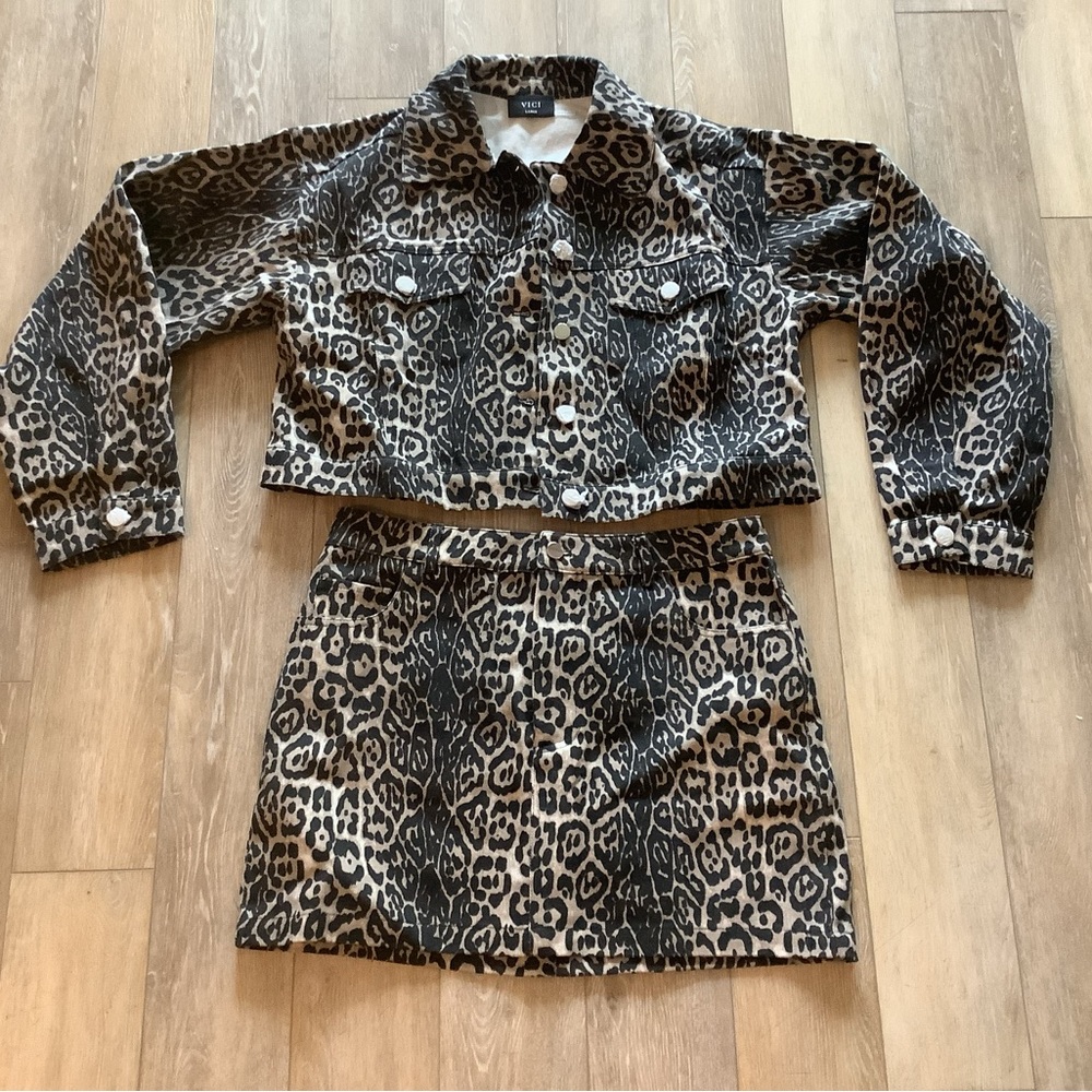 Vici Leopard Print Denim Skirt Set, Size Large *NWOT